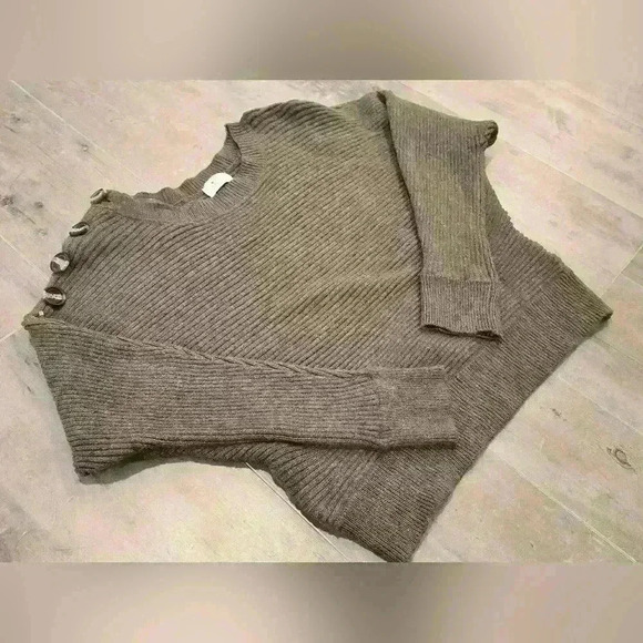 Proof Apparel Green Sweater With Button Detail - Picture 5 of 7